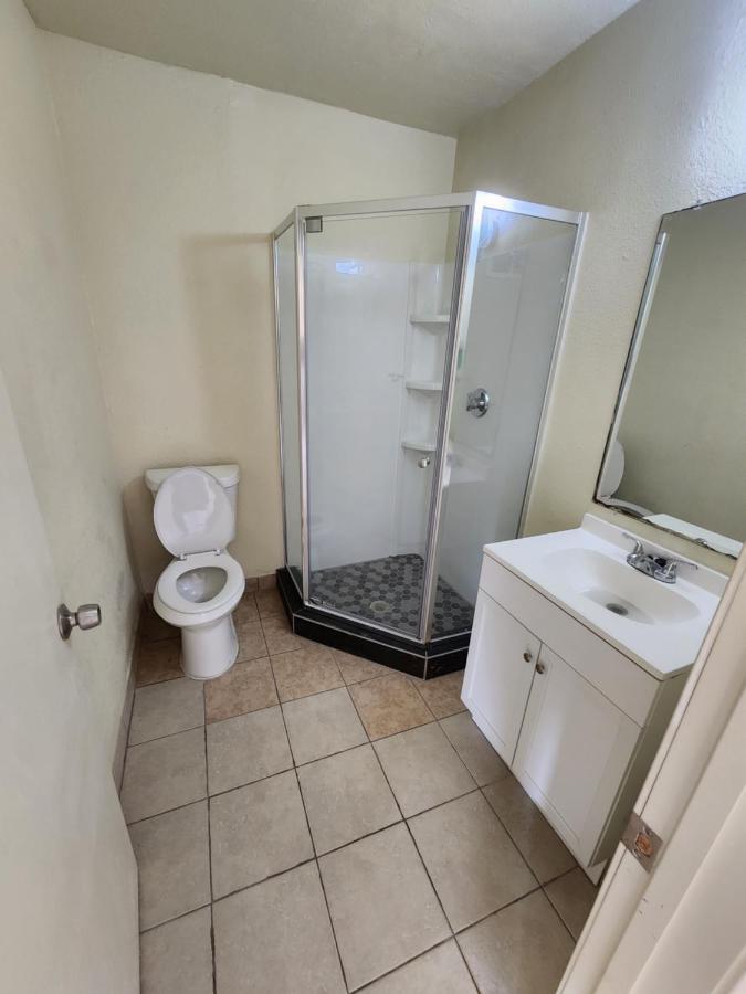 Hometown Inn And Suites Мескит Екстериор снимка